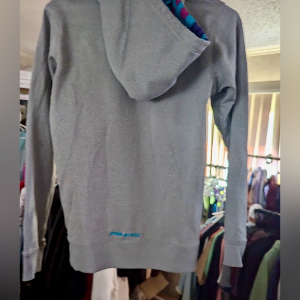 🩶 Under Armour | Gray Pullover Logo Hooded Sweatshirt | Medium | Unisex - Picture 2 of 3